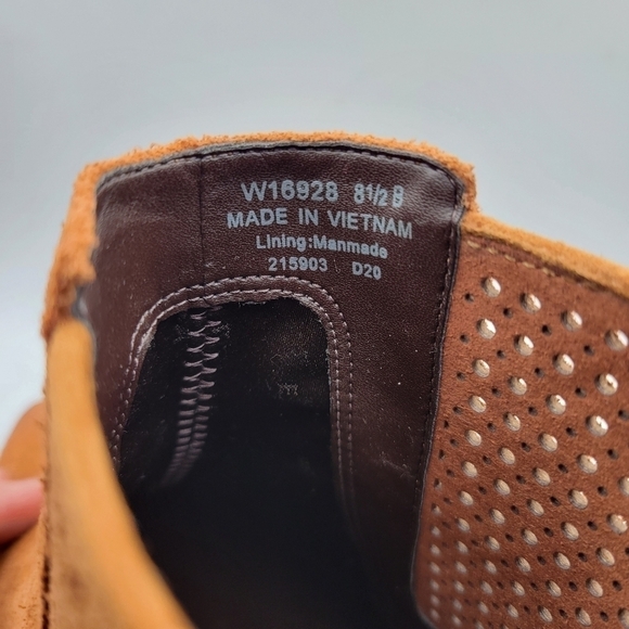 Cole Haan Val Boot Suede Perforated Side Panels Pointed Toe Women Tan Sz 8.5 - Picture 10 of 10